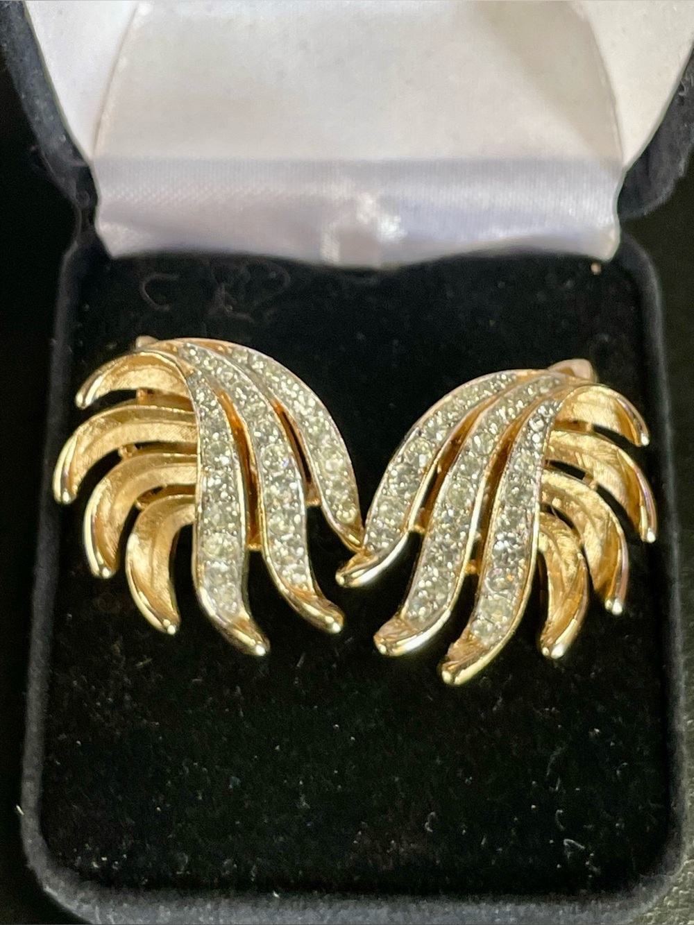 Vintage Crown Trifari Rhinestone Gold Flame Feather Clip On Earrings 1960s